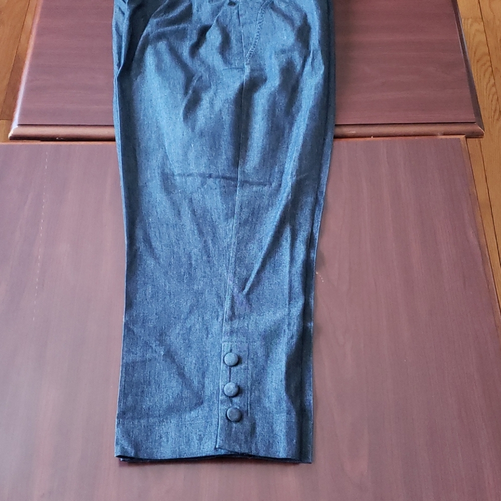 Denim jean like capri